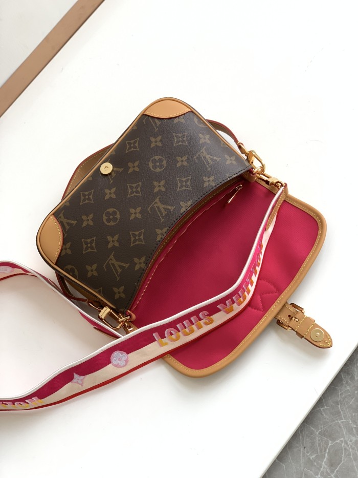 Louis Vuitton Diane M46049 size 24*10*15 cm