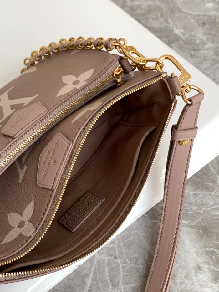 Handbag   Louis Vuitton  45777  size  23.5×13×4.5  cm