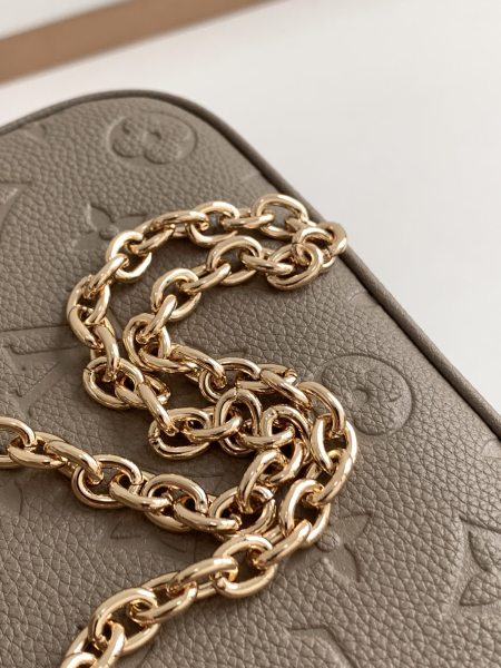 Handbag  Louis Vuitton   M80349  size  19 x 11.5 x 3  cm