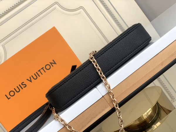  Handbag  Louis Vuitton  M80349   size  19 x 11.5 x 3  cm