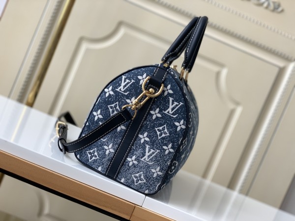 Handbag  Louis Vuitton  M59609  size  25 x 19 x 15  cm 