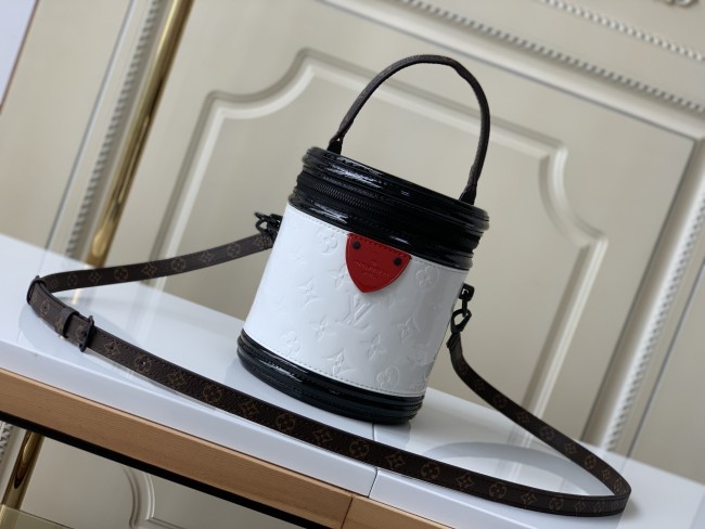 Handbag   Louis Vuitton  M20487 size  15 x 17 x 15 cm