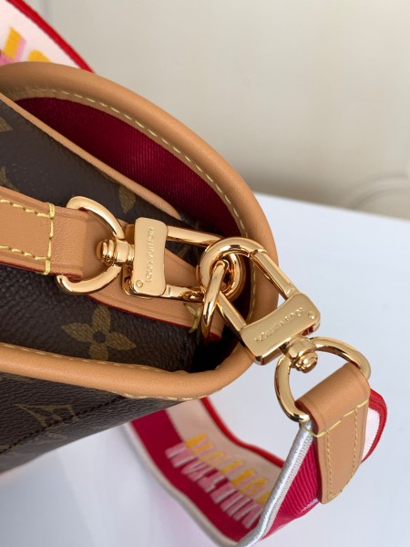 Louis Vuitton Diane M46049 size 24*10*15 cm
