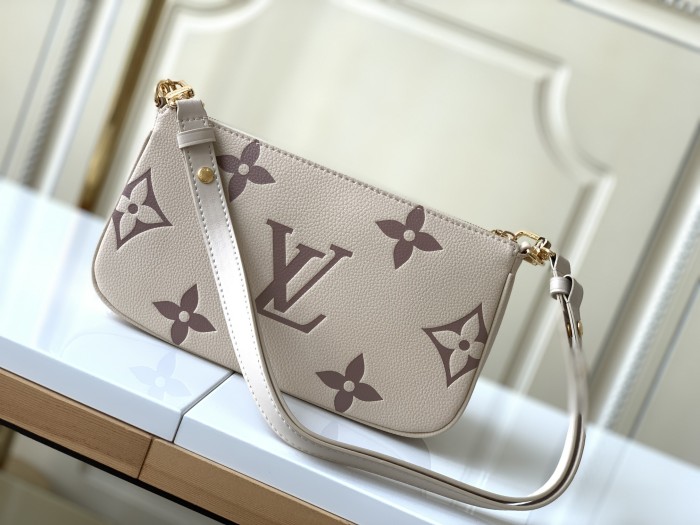 Handbag   Louis Vuitton 45777  size  23.5×13×4.5 cm