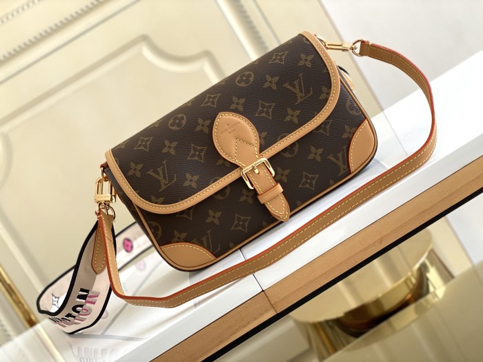 Louis Vuitton Diane Satchel Monogram Brown/Beige/Multi M45985 size 24*9*15 CM