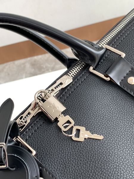 Handbag   Louis Vuitton  M33400  size  50.0x 29.0x 23.0  cm