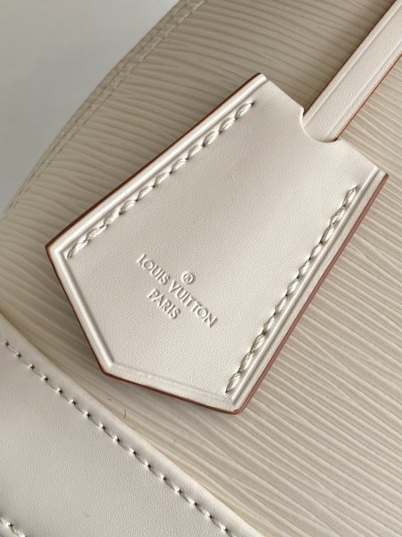 Handbag   Louis Vuitton  M58706  size  23.5 x 17.5 x 11.5  cm