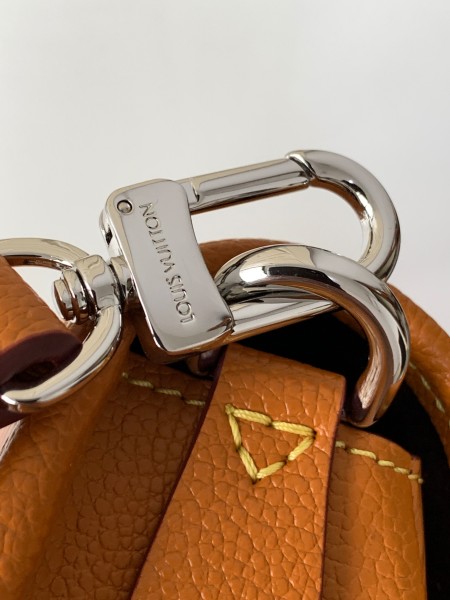 Handbag   Louis Vuitton  59459  size  24.5 x 15.5 x 9  cm