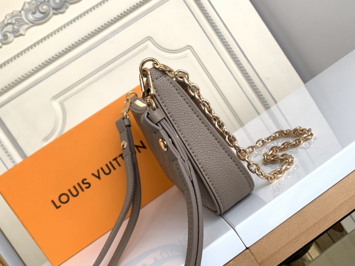 Handbag  Louis Vuitton   M80349  size  19 x 11.5 x 3  cm