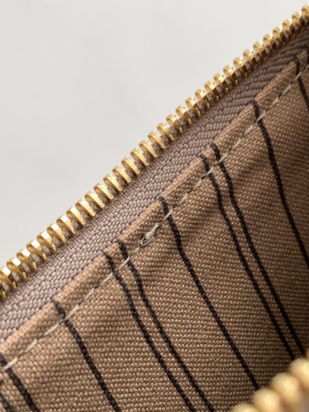 Handbag  Louis Vuitton   M80349  size  19 x 11.5 x 3  cm