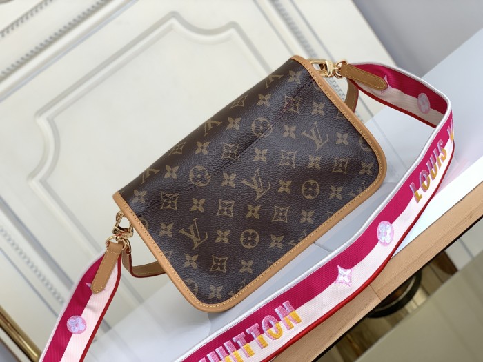 Louis Vuitton Diane M46049 size 24*10*15 cm