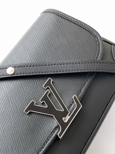 Handbag   Louis Vuitton  M59386  size  24.5 x 15.5 x 9 cm