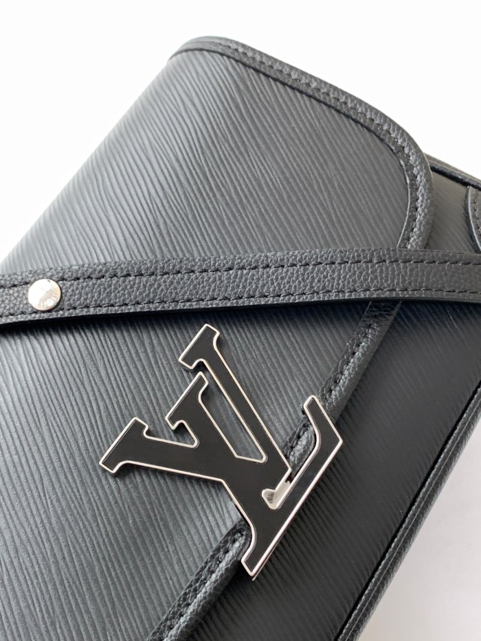 Handbag   Louis Vuitton  M59386  size  24.5 x 15.5 x 9 cm