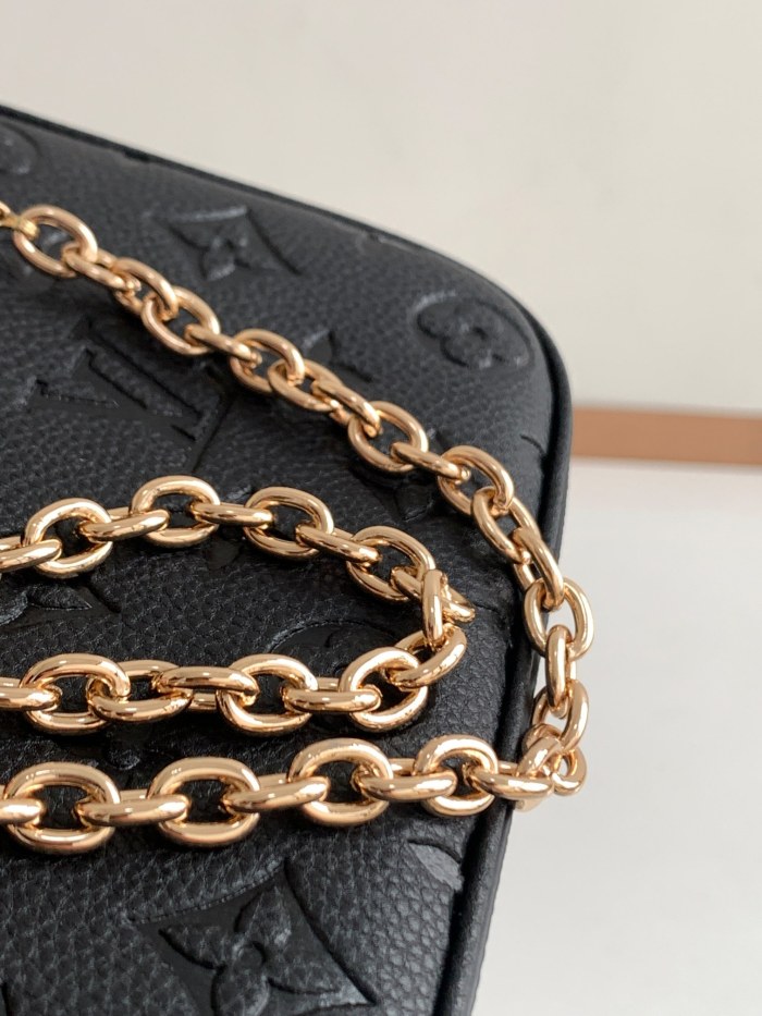  Handbag  Louis Vuitton  M80349   size  19 x 11.5 x 3  cm