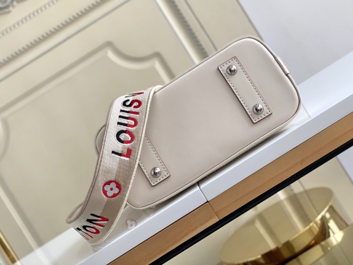 Handbag   Louis Vuitton  M58706  size  23.5 x 17.5 x 11.5  cm