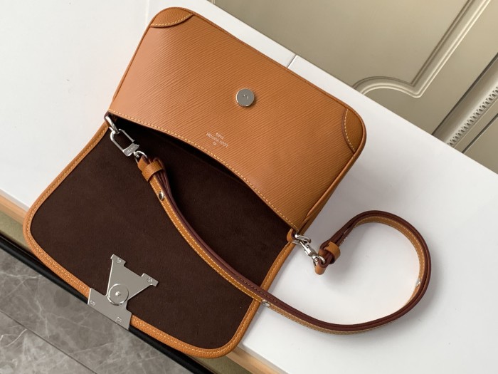 Handbag   Louis Vuitton  59459  size  24.5 x 15.5 x 9  cm