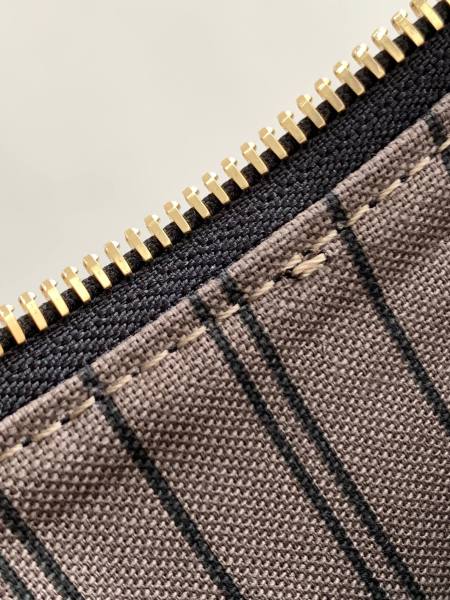  Handbag  Louis Vuitton  M80349   size  19 x 11.5 x 3  cm