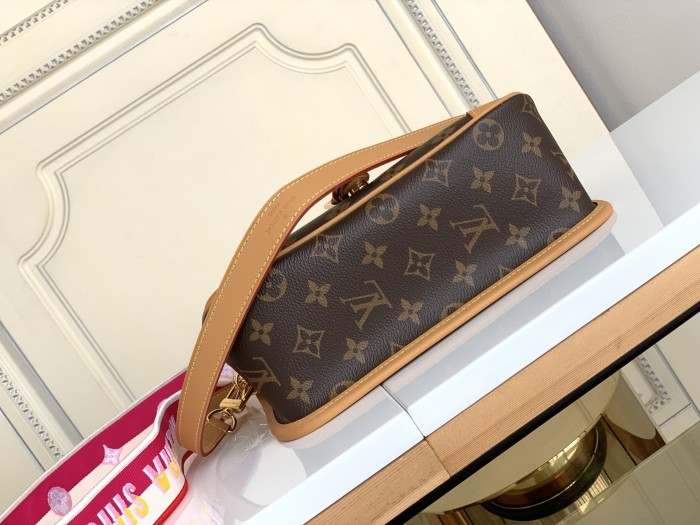 Louis Vuitton Diane M46049 size 24*10*15 cm