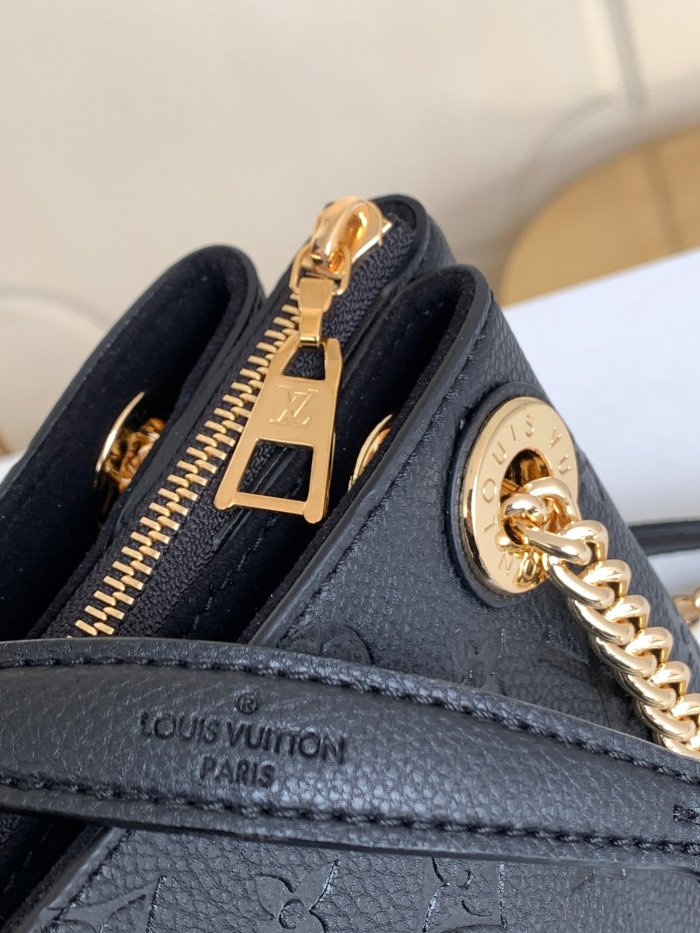 Handbag   Louis Vuitton  M43746  size  24.x 17 x 11  cm