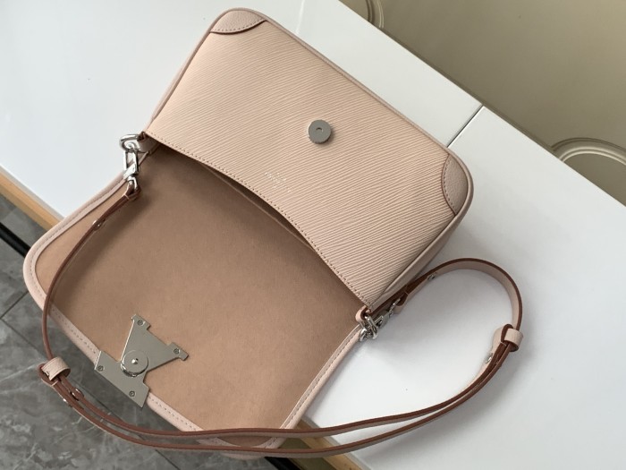 Handbag   Louis Vuitton   59460  size  24.5 x 15.5 x 9 cm