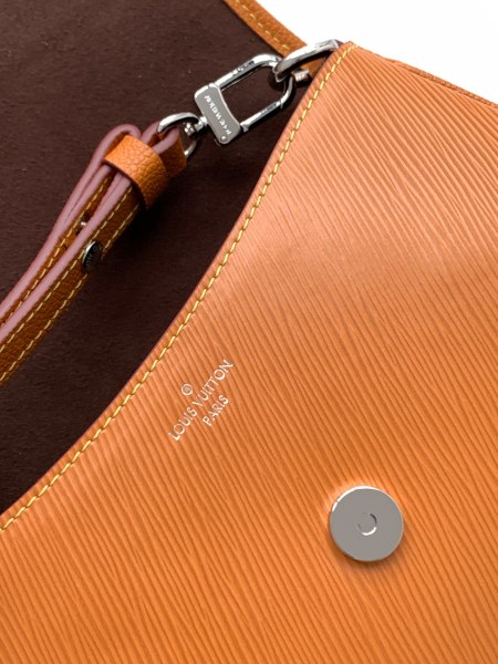 Handbag   Louis Vuitton  59459  size  24.5 x 15.5 x 9  cm