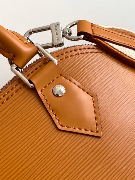  Handbag  Louis Vuitton   57540  size  23.5 x 17.5 x 11.5  cm