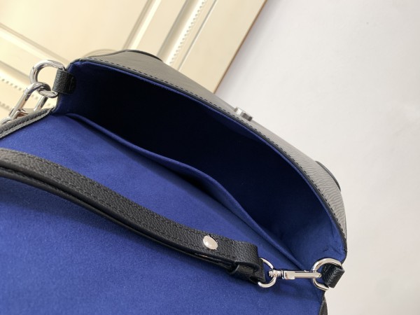 Handbag   Louis Vuitton  M59386  size  24.5 x 15.5 x 9 cm