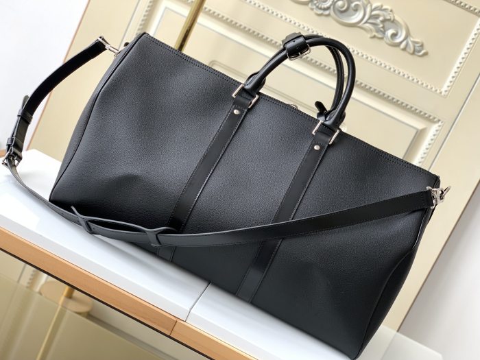 Handbag   Louis Vuitton  M33400  size  50.0x 29.0x 23.0  cm