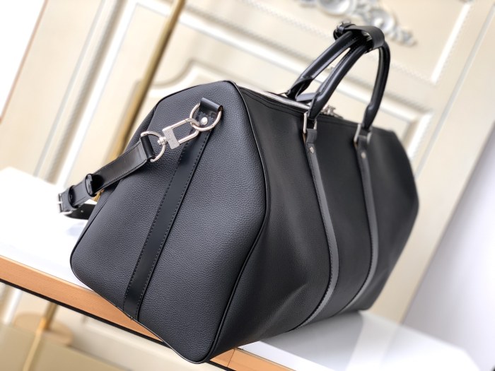 Handbag   Louis Vuitton  M33400  size  50.0x 29.0x 23.0  cm