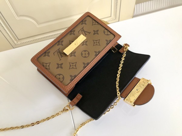 Handbag    Louis Vuitton  M68746  size  18.5x12x5  cm