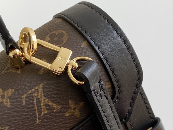 Handbag  Louis Vuitton  M45908  size  21x18x11 cm 