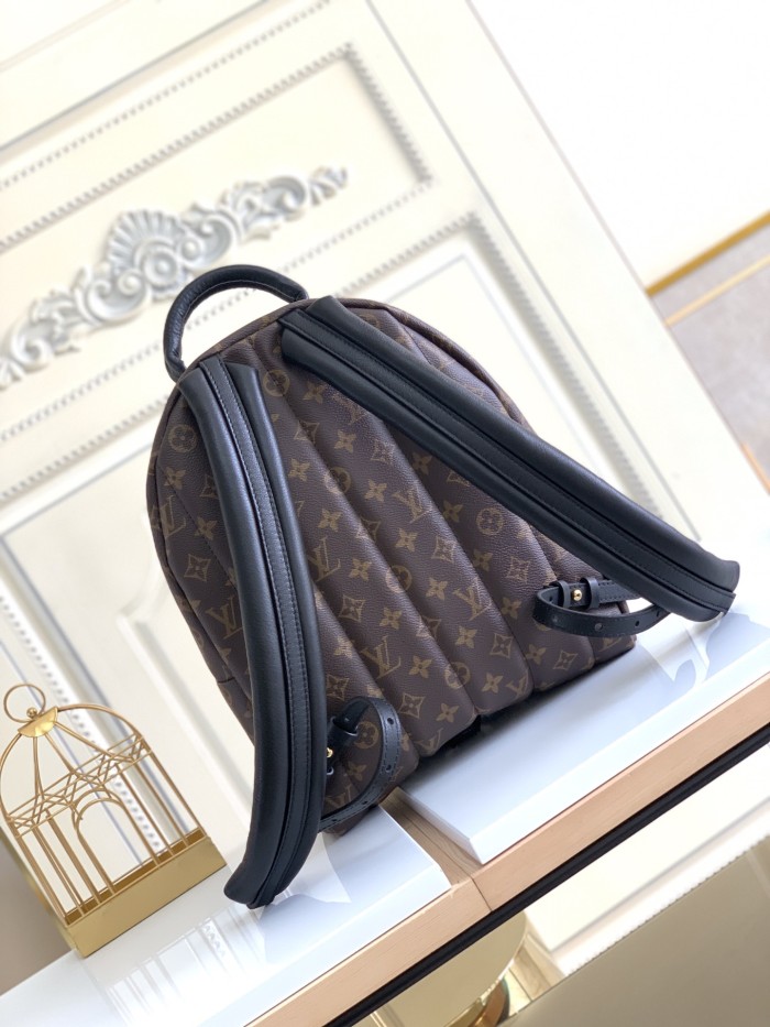 Handbag  Louis Vuitton   M41561  size  28×33×16 cm 