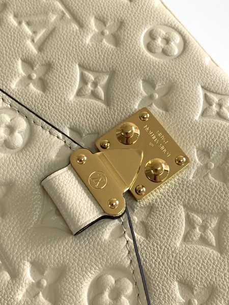 Handbag  Louis Vuitton  M40780  size  25 x 19 x 9  cm