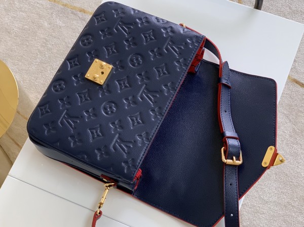 Handbag  Louis Vuitton   M41486  size  25 x 19 x 9 cm