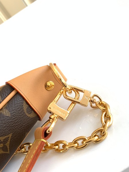 LOUIS VUITTON M24846 Loop M81098 size 23*6*13  cm