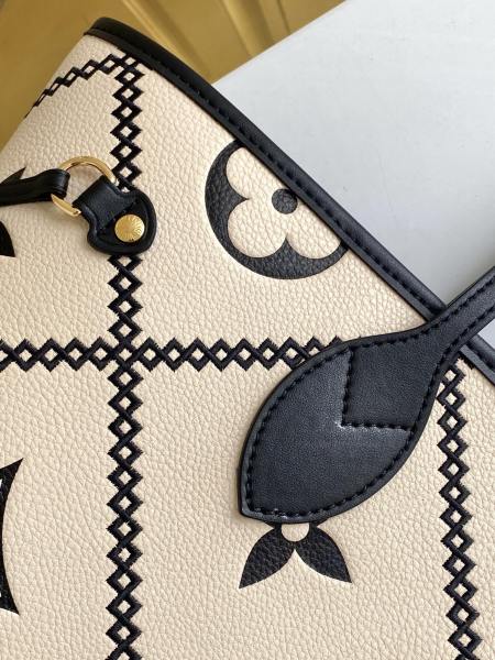 Handbag  Louis Vuitton    M46039   size  31 x 28 x 14  cm