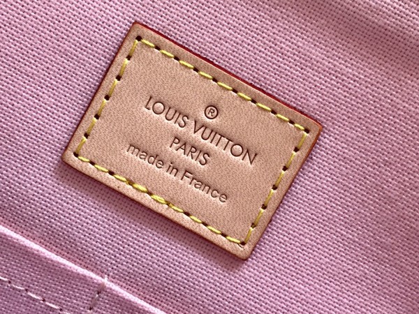 Handbag  Louis Vuitton   M44040  size  42/27/17  cm 