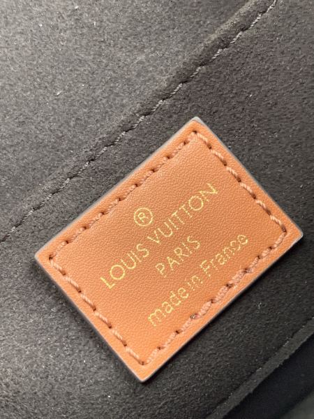 Handbag  Louis Vuitton  M44580  size  20×19×9  cm 