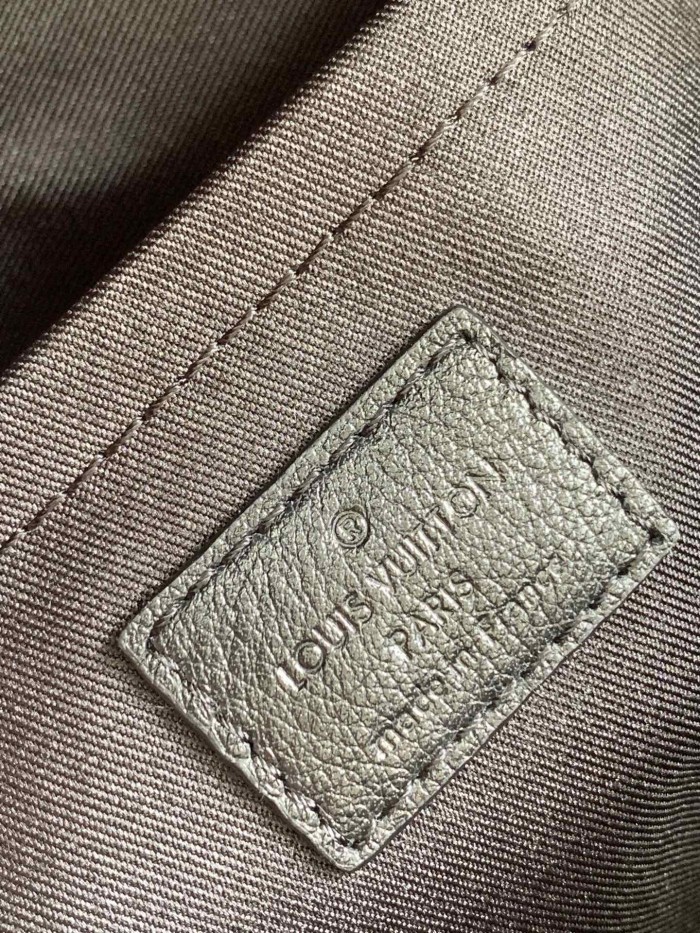 Handbag  Louis Vuitton   M41561  size  28×33×16 cm 