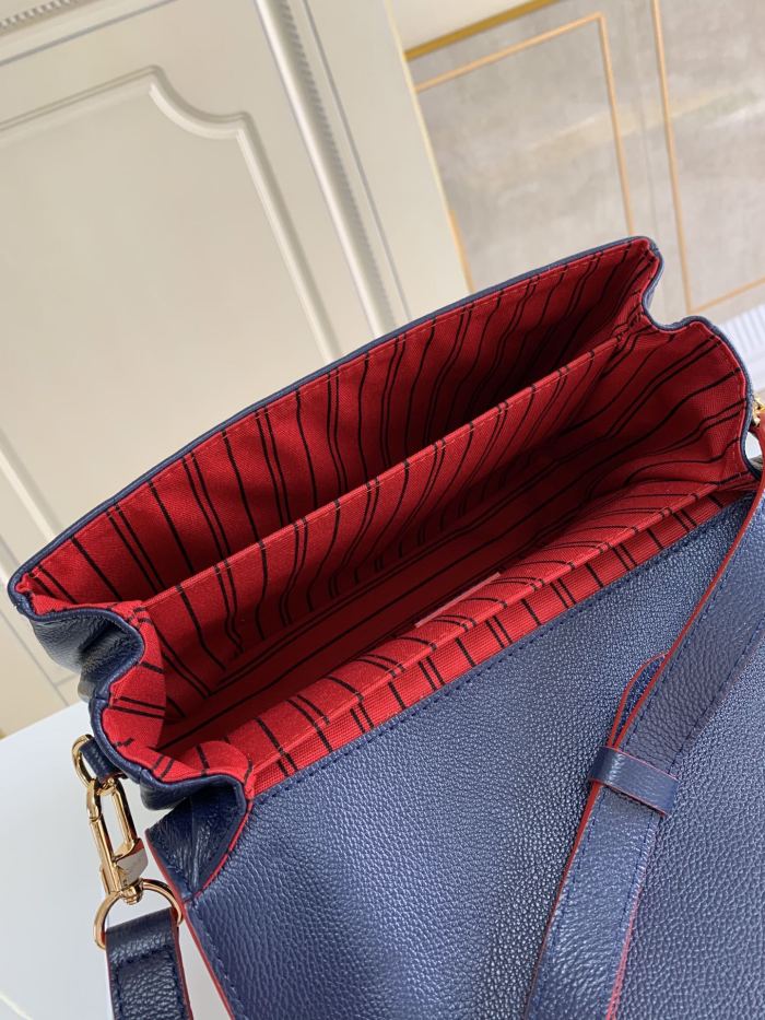 Handbag  Louis Vuitton   M41486  size  25 x 19 x 9 cm