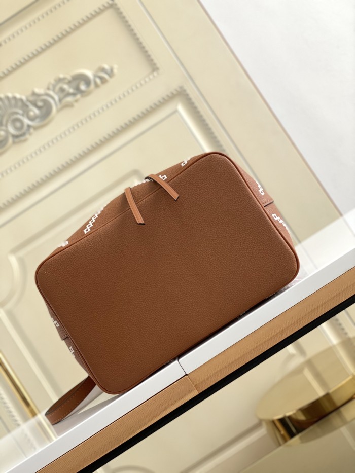  Handbag   Louis Vuitton  46029  size 26 x 26 x 17.5  cm