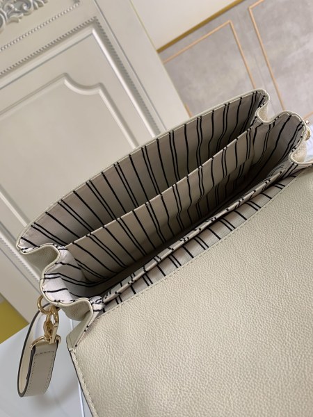 Handbag  Louis Vuitton  M40780  size  25 x 19 x 9  cm