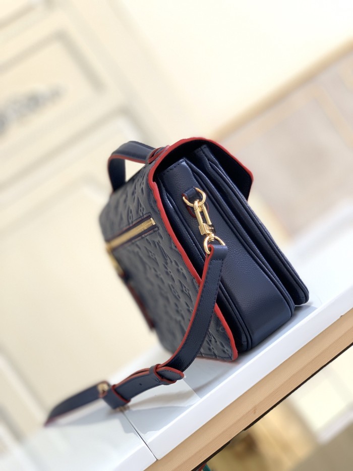 Handbag  Louis Vuitton   M41486  size  25 x 19 x 9 cm