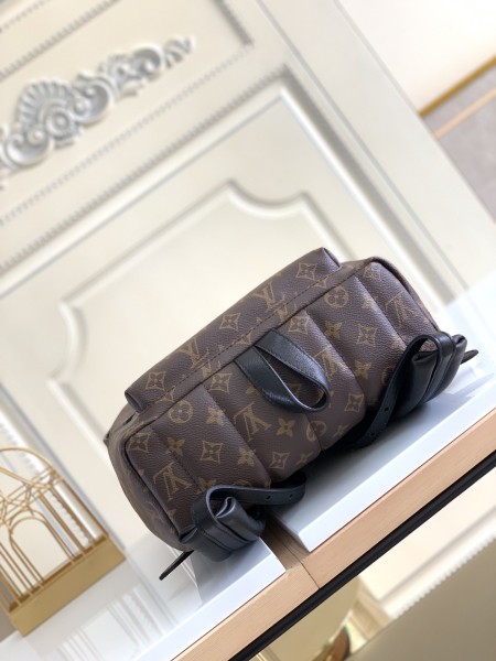 Handbag  Louis Vuitton   M41561  size  28×33×16 cm 