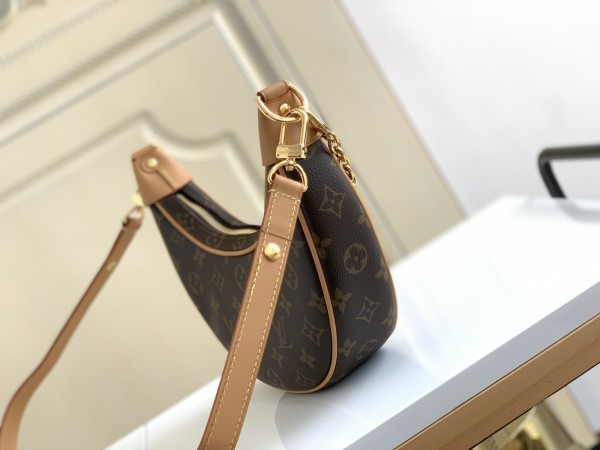 LOUIS VUITTON M24846 Loop M81098 size 23*6*13  cm
