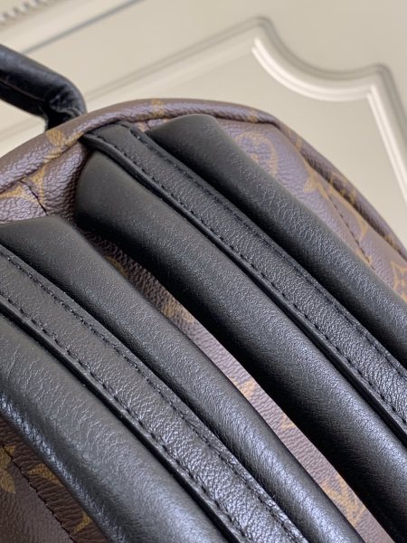 Handbag  Louis Vuitton   M41561  size  28×33×16 cm 