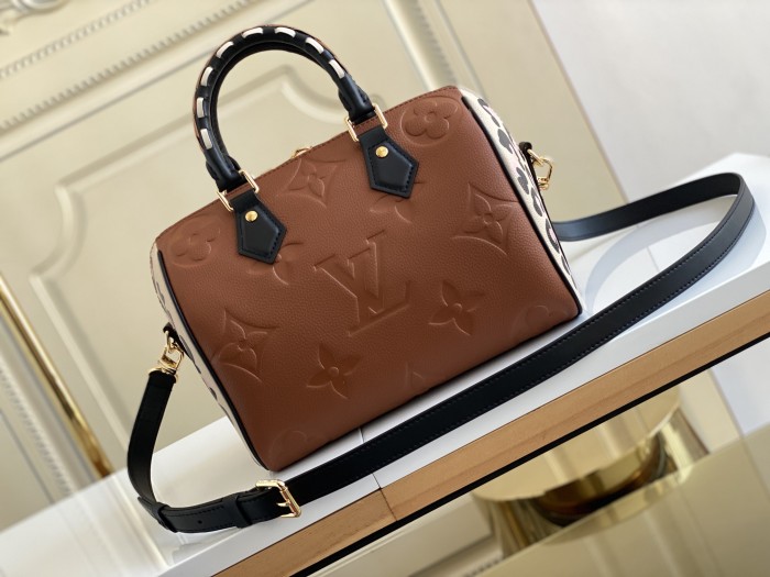  Handbag  Louis Vuitton  M45840  size   25.0 x 19.0 x 15.0  cm