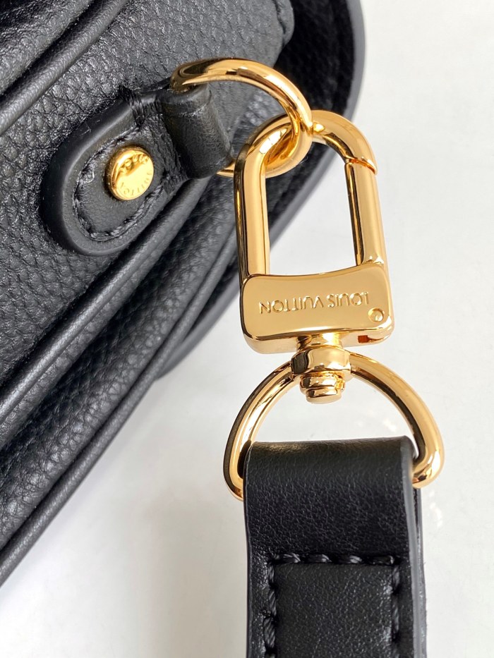  Handbag  Louis Vuittonm  46028  size  25x19x7  cm  