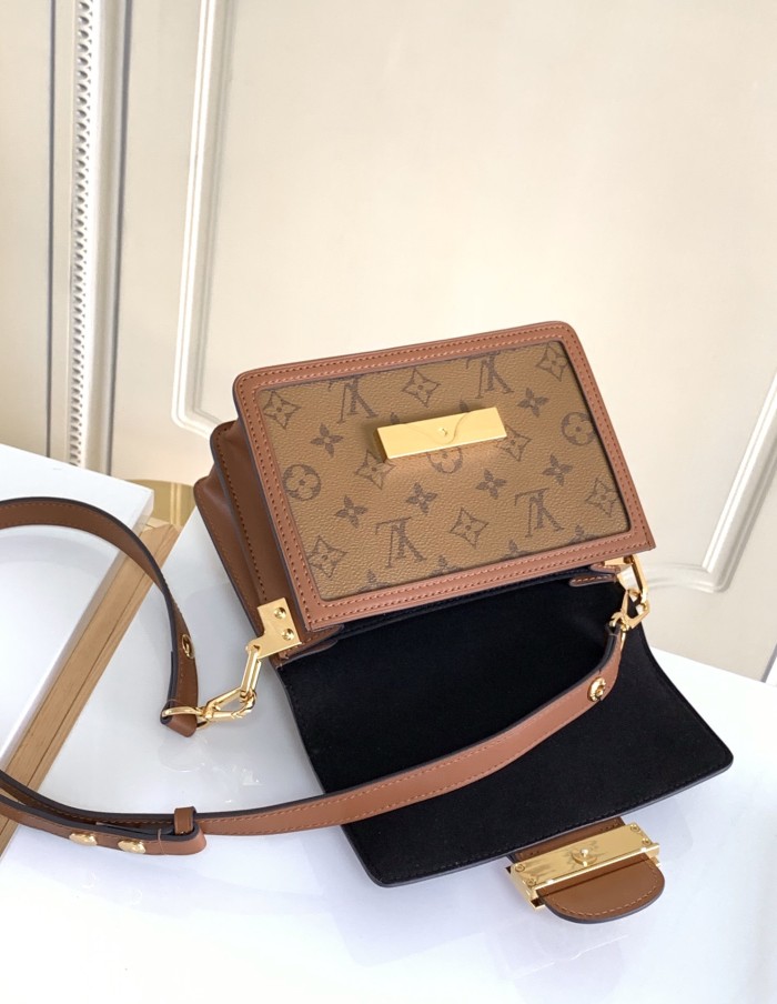 Handbag  Louis Vuitton  M44580  size  20×19×9  cm 