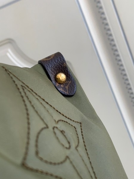 Handbag    Louis Vuitton   M59007  size 41 x 34 x 19 cm